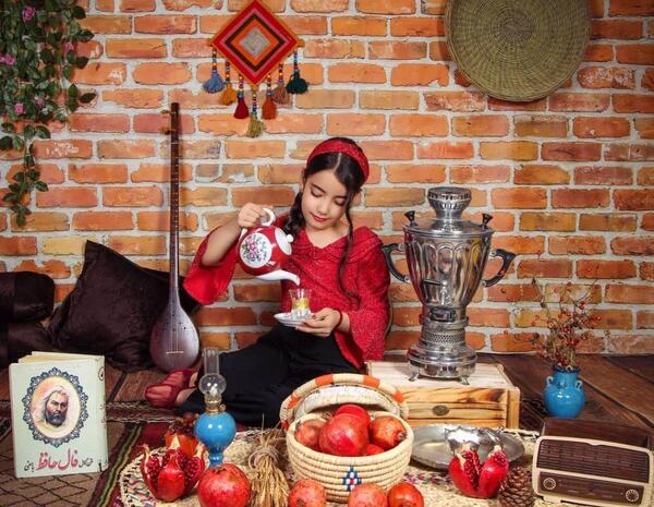 عکس دختر شب یلدا