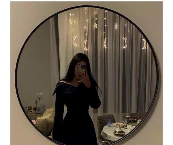 عکس قدی دختر در اینه