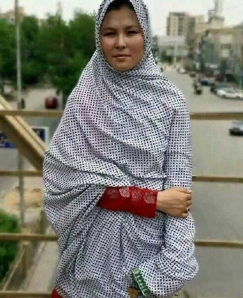 عکس دختر در شرکت