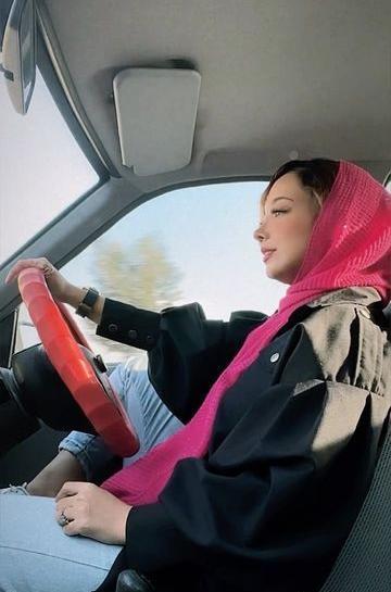 عکس دختر پشت فرمون فیک