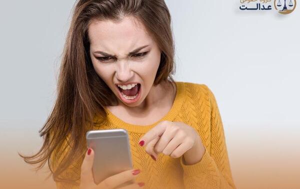 عکس فیک فیلم دیدن با لپ تاپ
