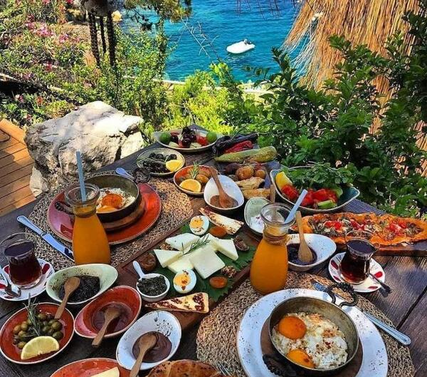 عکس میز صبحانه فیک
