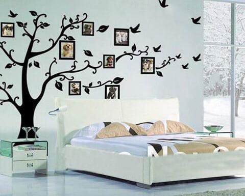 دیزاین اتاق خواب با قاب عکس