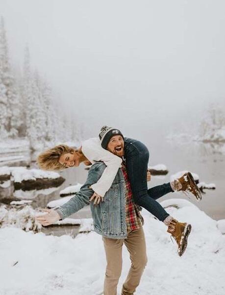 ژست برای عکس گرفتن در برف
