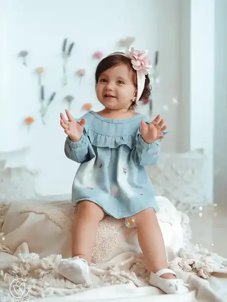ژست عکس گرفتن دختر بچه ها