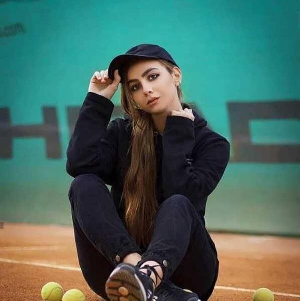 ژست عکس دخترانه باشگاه