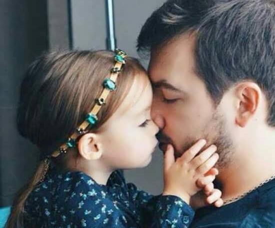 ژست عکس پدر و دختری بزرگ