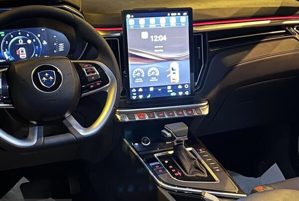 عکس داخل ماشین فردا t5