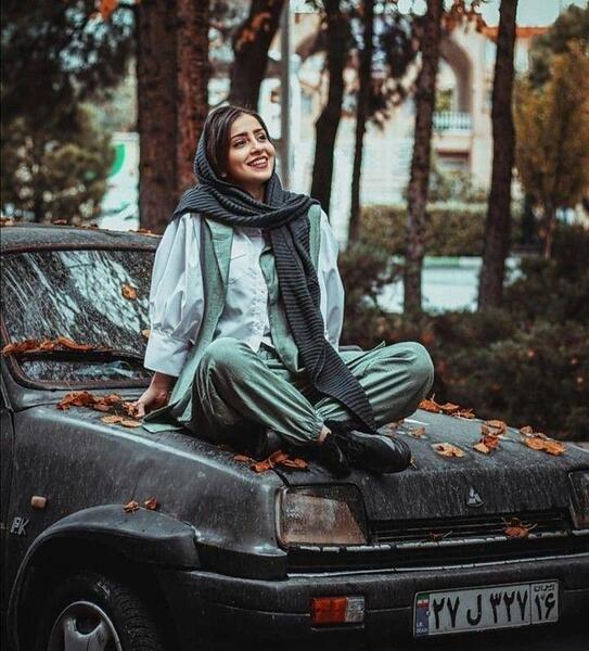 عکس دختر ایرانی با ماشین مدل بالا