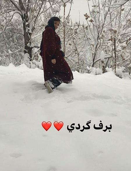 عکس دختر ایرانی در برف از پشت سر