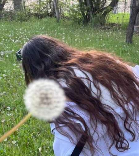 عکس دختر نیم رخ با شال