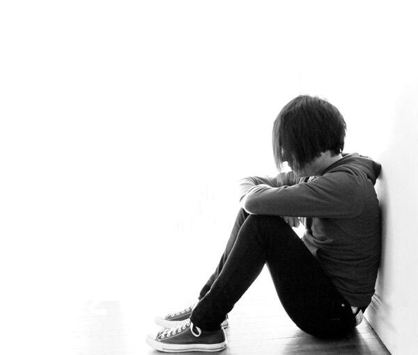 عکس پسر تنهای غمگین