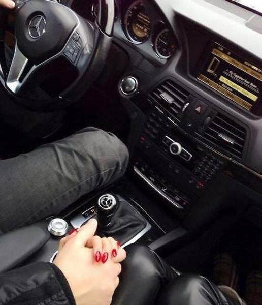 عکس عاشقانه دست تو ماشین