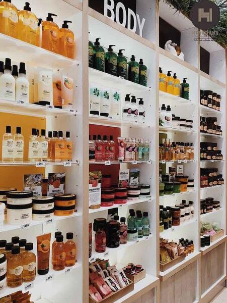 عکس دکوراسیون مغازه آرایشی و بهداشتی