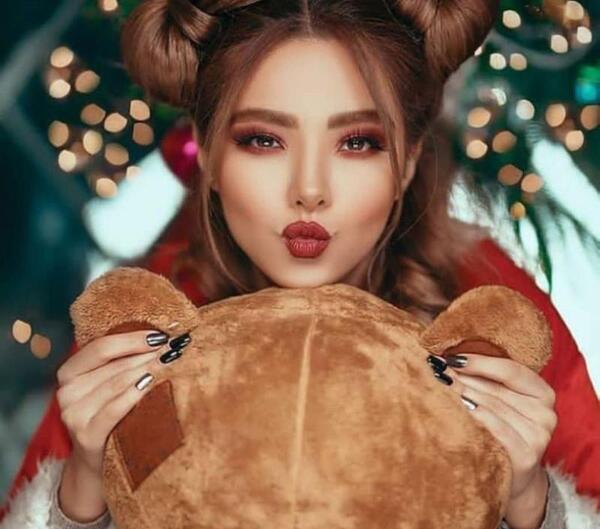 عکس دختر خوشحال بدون متن