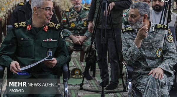 عکس سرلشکر باقری در تخت جمشید