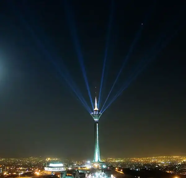 عکس واضح از برج میلاد