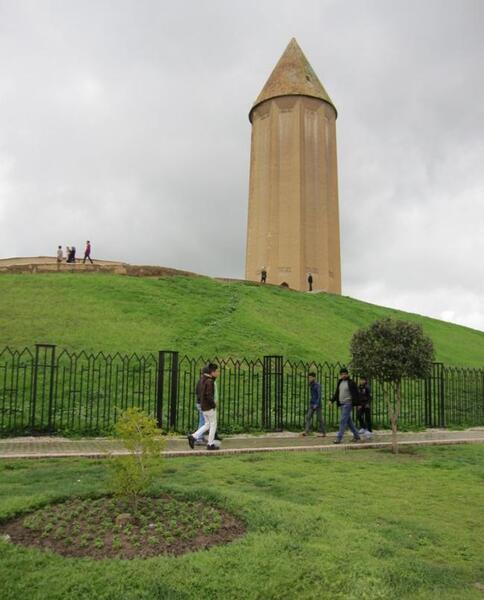 عکس از برج گنبد قابوس