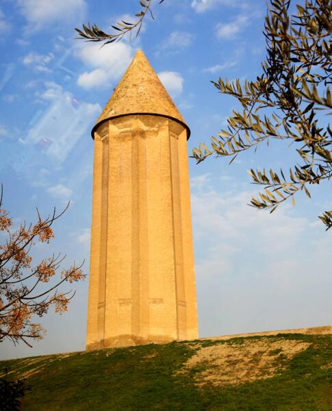 عکس از برج گنبد قابوس