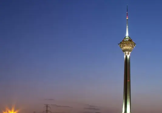عکس برج میلاد در غروب