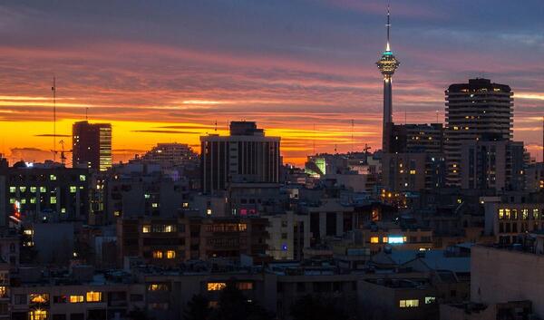 عکس برج میلاد در غروب
