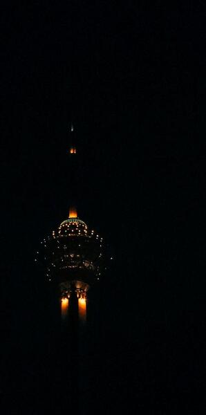 عکس سیاه سفید برج میلاد