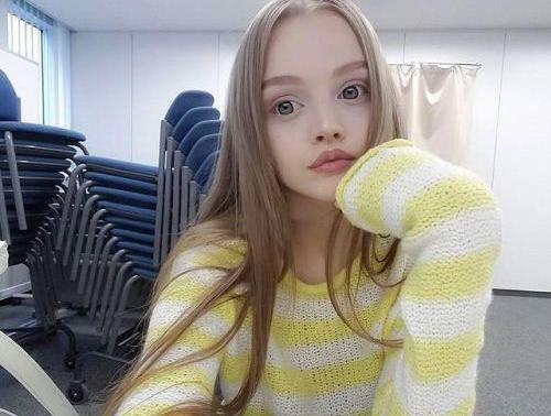 عکس دختر باربی صورتی