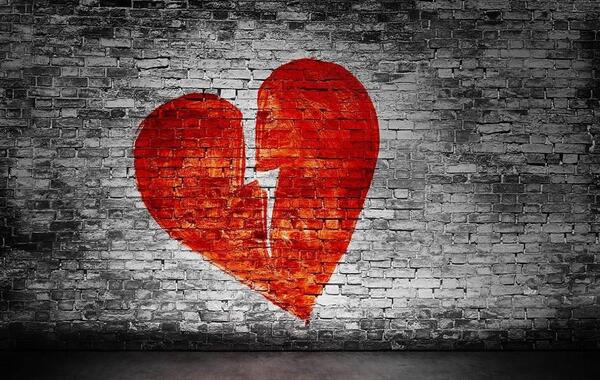 عکس قلب شکسته برای بک گراند