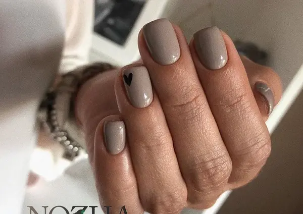 عکس ناخن رنگ کرمی