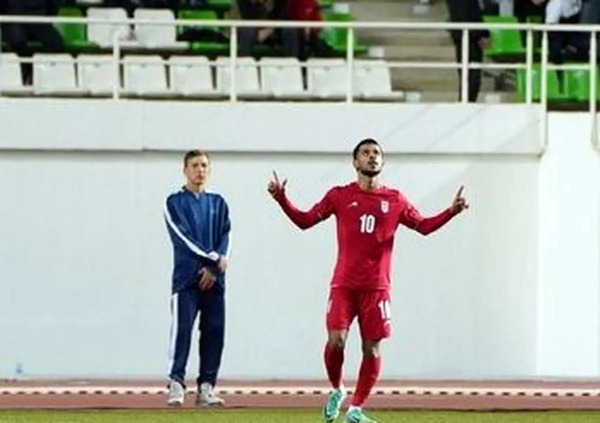 عکس مهدی قائدی در لباس پرسپولیس