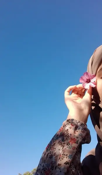 عکس دست دخترانه شیک
