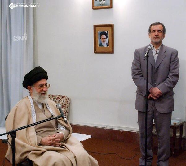 عکس رهبری با کت و شلوار