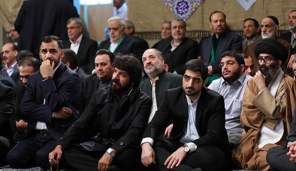 عکس رهبری با کت و شلوار