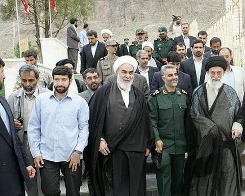 عکس رهبری با کت و شلوار