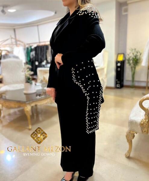 عکس کت و شلوار زنانه مشکی با کراوات
