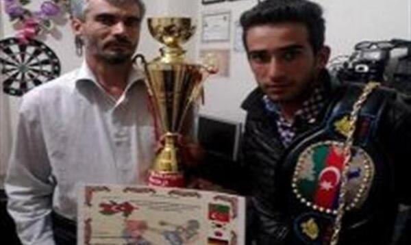عکس کمربند طلا کیک بوکسینگ