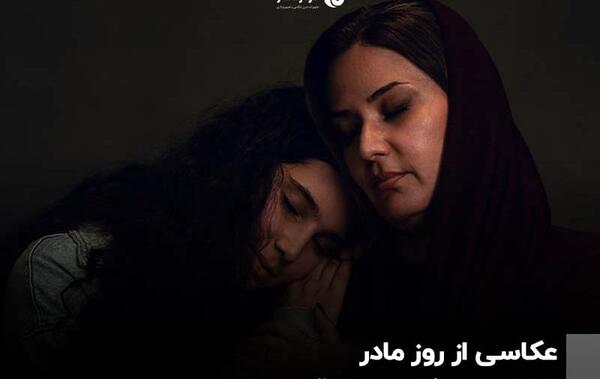 ژست عکس با کراوات دخترانه