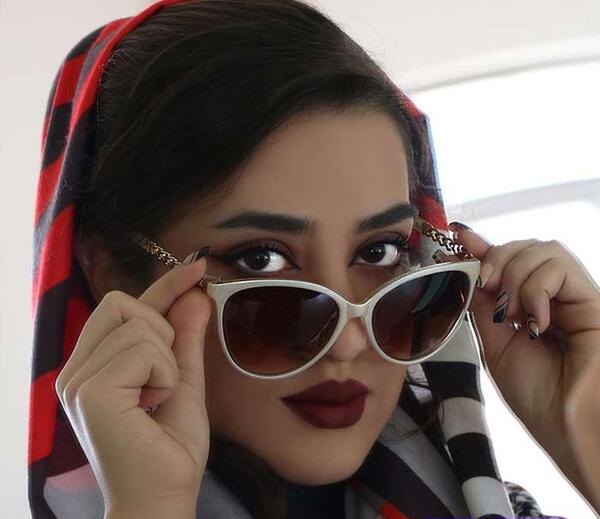 عکس زنانه با عینک دودی