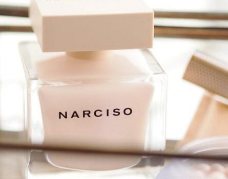 عکس عطر نارسیس پودری