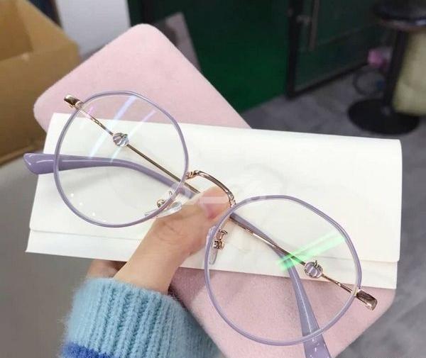 عکس عینک برای چشم ضعیف