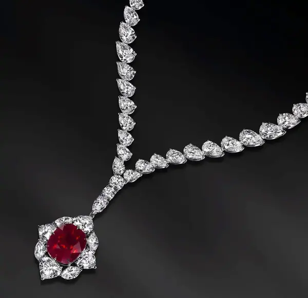 عکس گردنبند یاقوتی