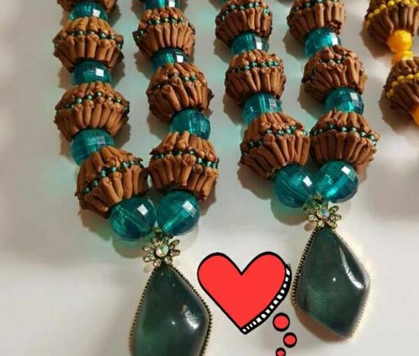 عکس گردنبند میخکی