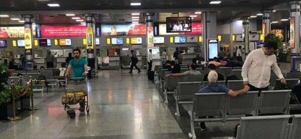 عکس با چمدان در فرودگاه