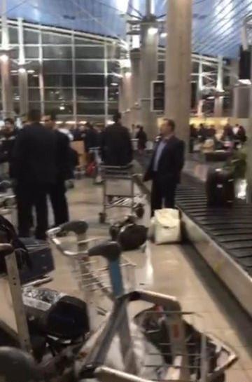عکس با چمدان در فرودگاه