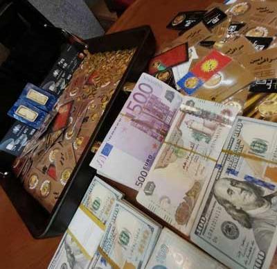 عکس کیف پول پر از دلار