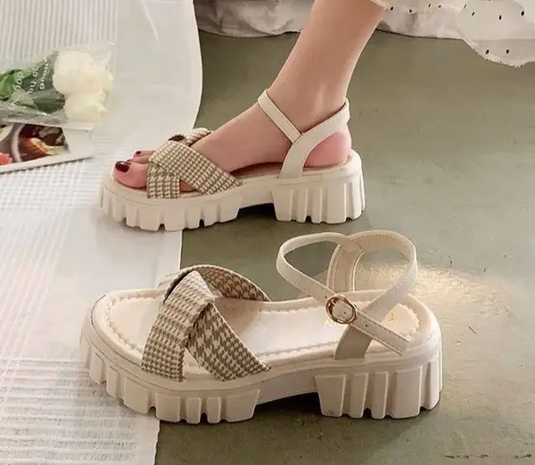 عکس کفش صندل سفید دخترانه
