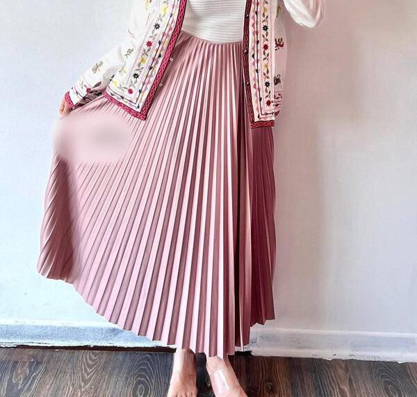 عکس دامن کوتاه صورتی