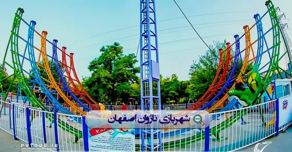 عکس تاب زنجیری باغ جوان
