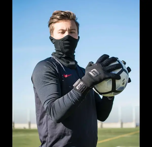 عکس دستکش دروازه بانی سیاه