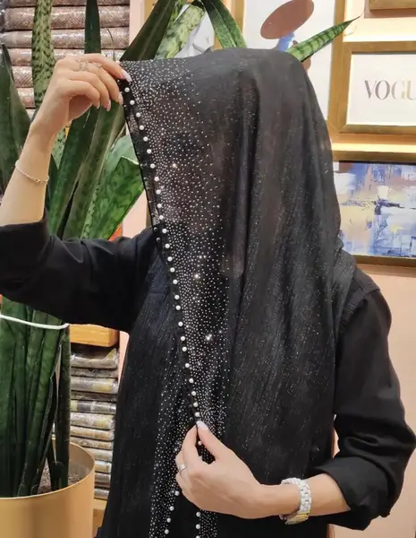 عکس روسری مشکی براق